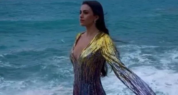 زين قطامي تتألق بفستان إيلي صعب الترتر في إطلالة ساحرة عند الغروب