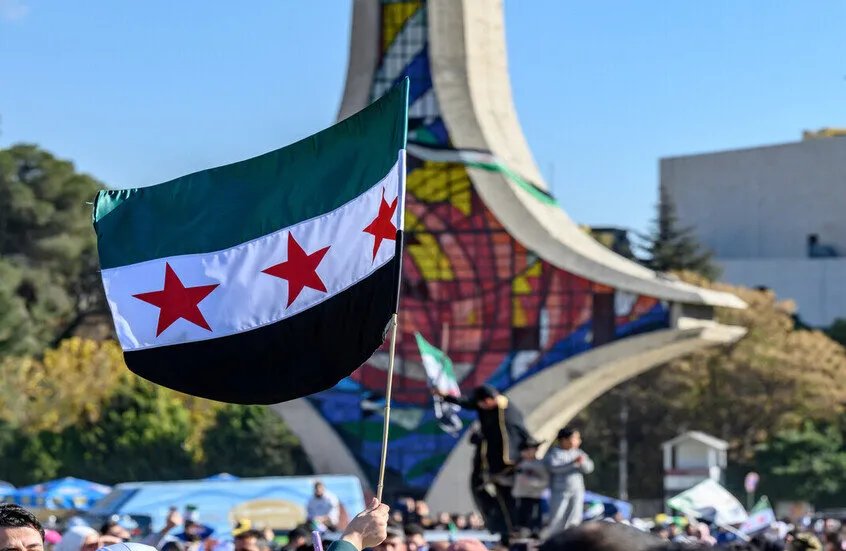 غضب واسع إثر تداول خطاب طائفي منسوب لمسؤول حكومي في النبك