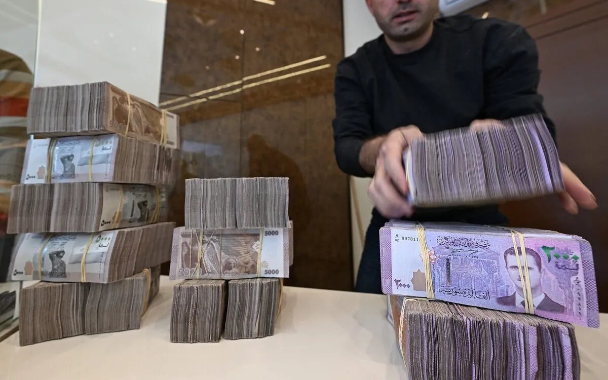 تحديث فوري: أسعار صرف الدولار واليورو والذهب مقابل الليرة السورية في السوق السوداء اليوم الأحد 21 سبتمبر 2025