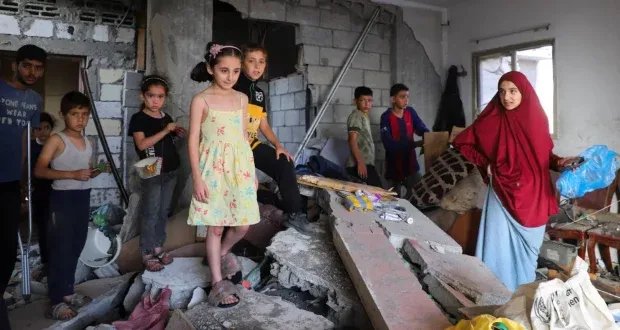 غزة تحت القصف: أكثر من 30 قتيلاً ونزوح 1.9 مليون شخص