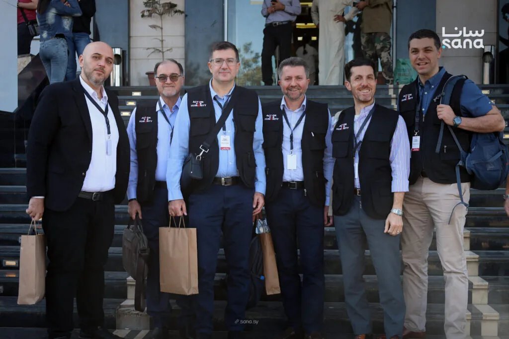 42 طبيباً من حول العالم يصلون إلى حمص الجامعي ضمن حملة "تعافي" لدعم القطاع الصحي