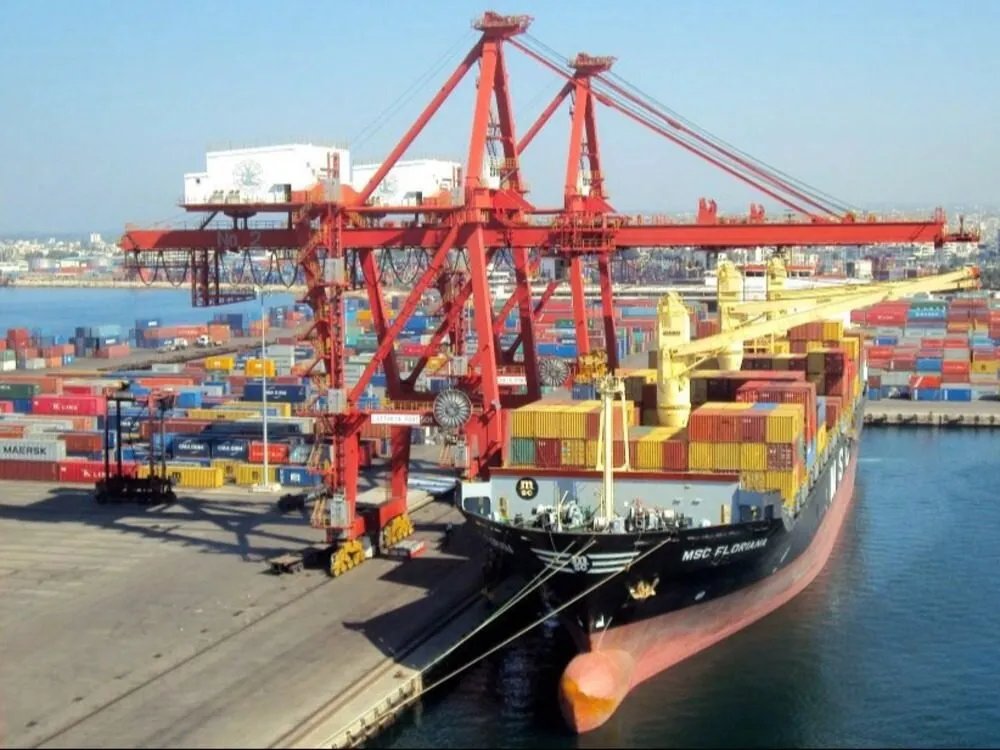 مرفأ اللاذقية يستقبل أضخم باخرة في تاريخه ويعزز مكانته التجارية