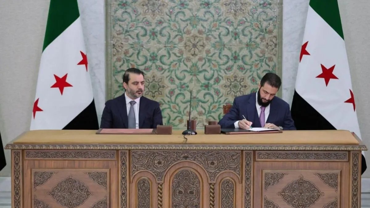 الشبكة السورية تنتقد الإعلان الدستوري وتقدم "خارطة طريق للإصلاح" للمرحلة الانتقالية