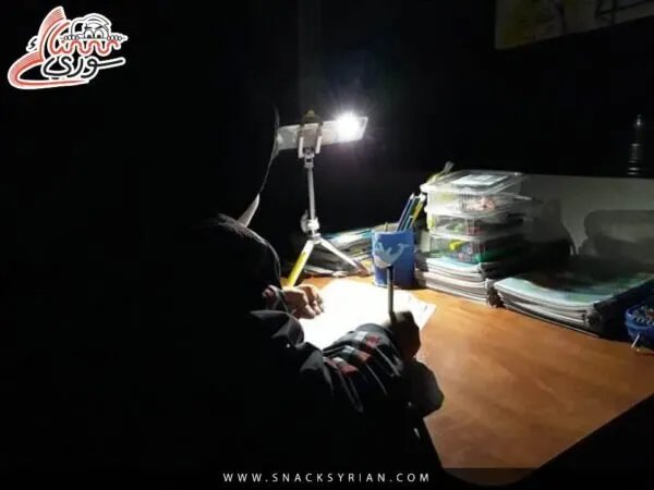 أزمة الكهرباء تتفاقم في سوريا: وعود العشر ساعات تتبخر والواقع أقل من النصف