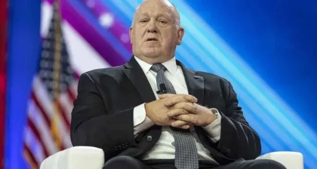 مصدران لرويترز: مساعد لترامب تلقى رشوة بقيمة 50 ألف دولار