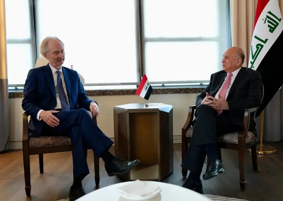 العراق يجدد دعمه للحل السياسي الشامل في سوريا خلال لقاء مع بيدرسون في الأمم المتحدة