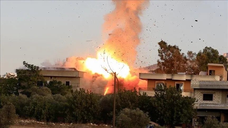 مأساة في بنت جبيل: غارة إسرائيلية تودي بحياة خمسة لبنانيين بينهم ثلاثة أطفال