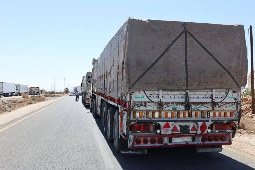 وصول قافلة مساعدات ضخمة إلى السويداء لدعم الأهالي وتلبية الاحتياجات الأساسية