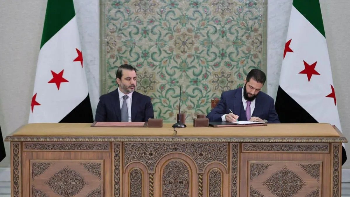 الشبكة السورية تنتقد الإعلان الدستوري وتقدم "خارطة طريق للإصلاح" لتحقيق انتقال ديمقراطي