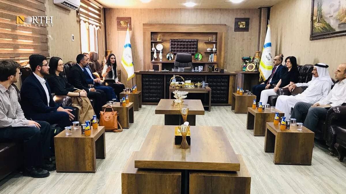 وفد أسترالي يبحث مع الإدارة الذاتية في الرقة سبل التعاون المشترك