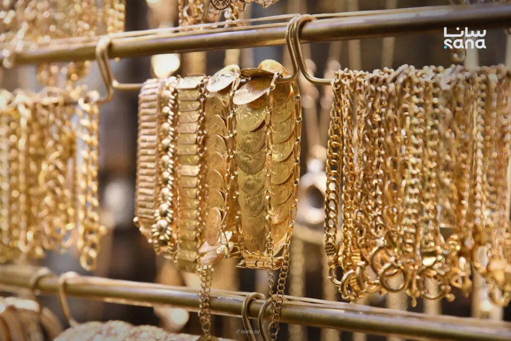 تراجع حاد في أسعار الذهب في السوق السورية: انخفاض بقيمة 15 ألف ليرة للغرام