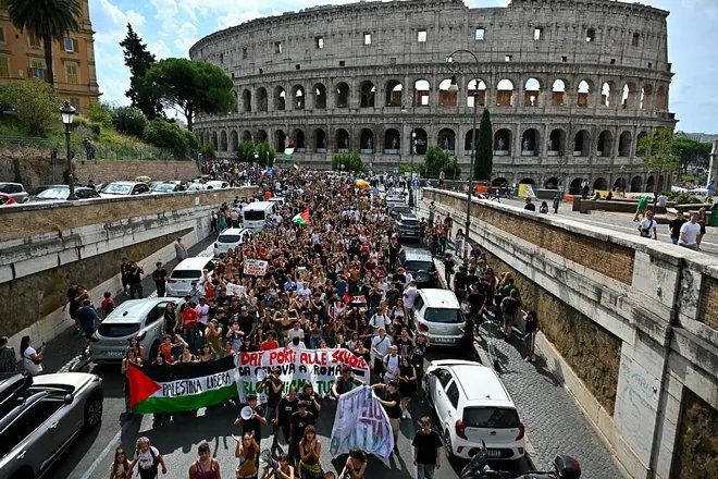 إيطاليا: مظاهرات وإضرابات واسعة للمطالبة بعقوبات على إسرائيل تضامناً مع غزة