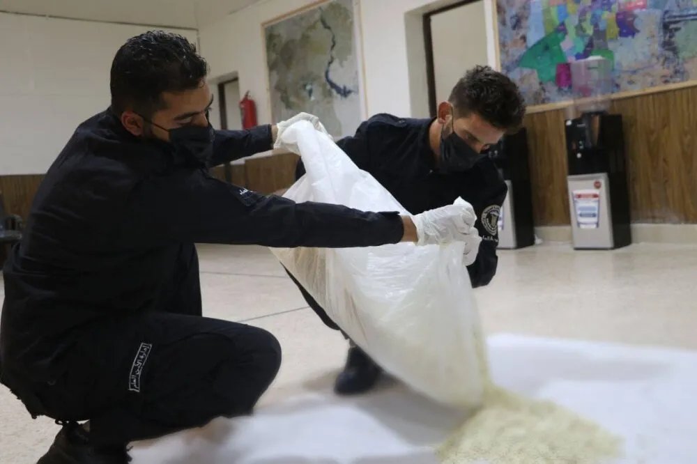 حلب: تفكيك شبكة ترويج مخدرات وضبط 100 ألف حبة مخدرة