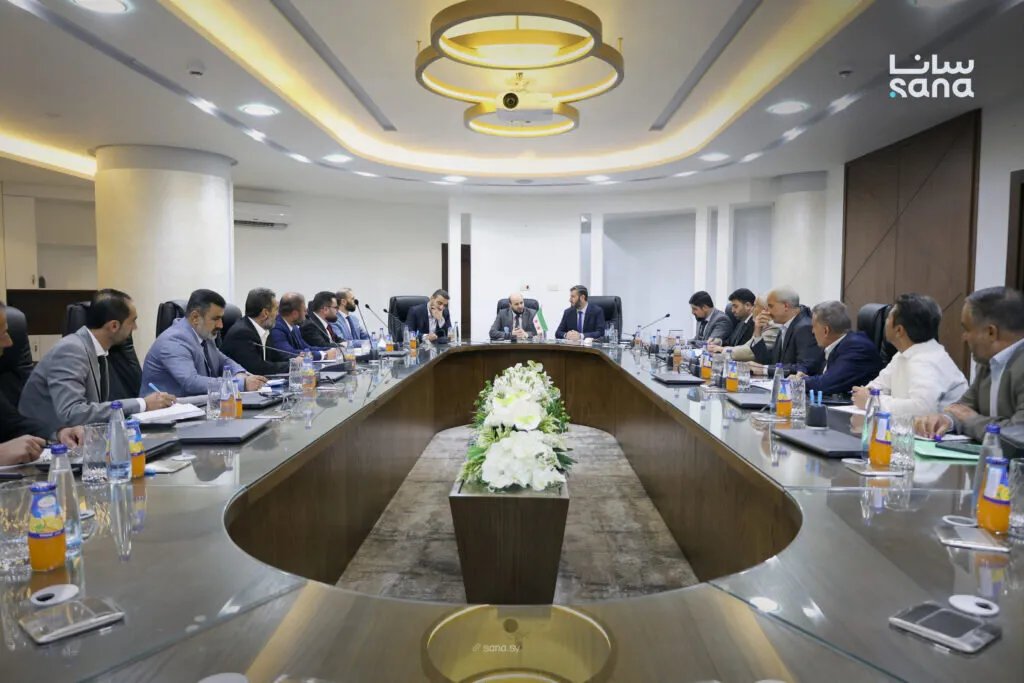 وزير الطاقة يناقش مع مديري المياه تحديات القطاع وسبل تطويره