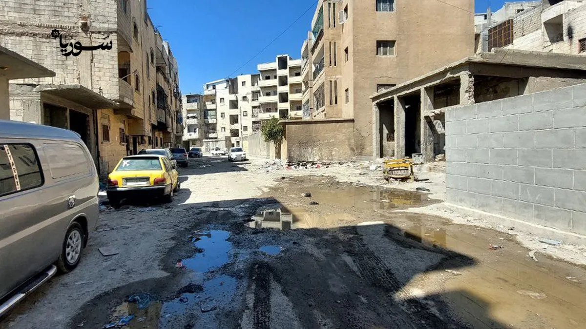 تفاقم أزمة الصرف الصحي في حي الانتفاضة بالرقة: السكان يطالبون بحلول جذرية