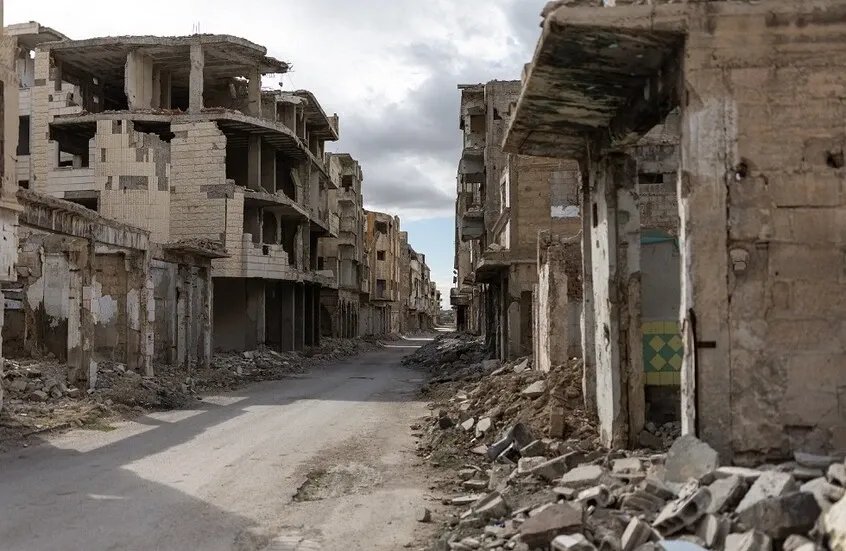 عملية أمنية مفاجئة في دمشق: اعتقال مراسل حربي شهير ومصادرة أسلحة وذخائر