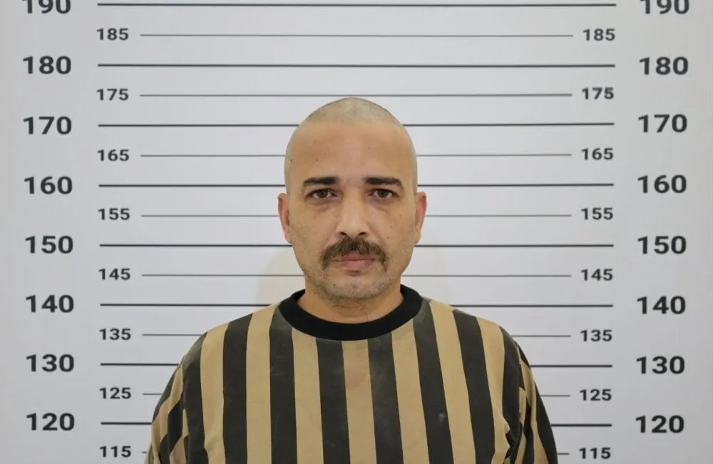 القبض على الطيار أنس بديع زهيرة في اللاذقية بتهمة ارتكاب انتهاكات