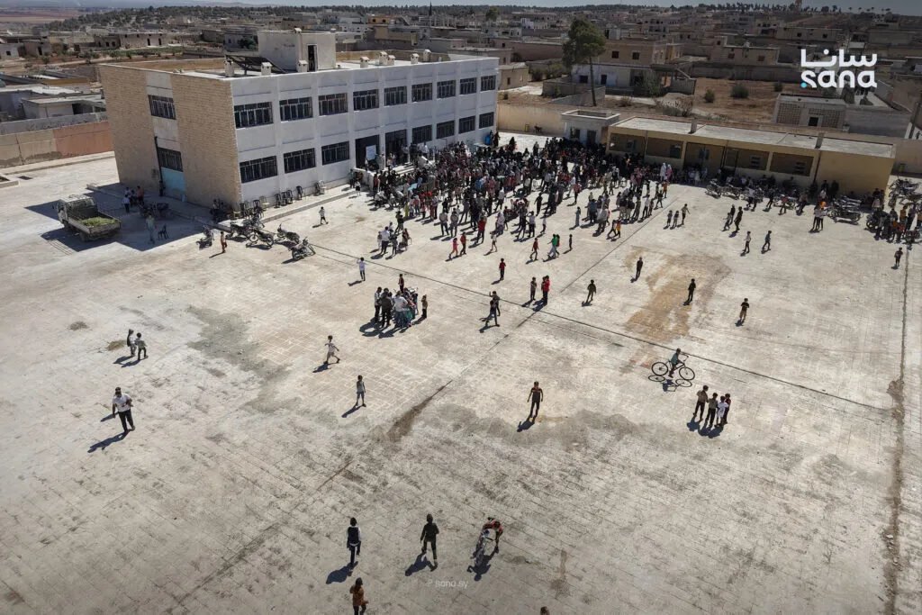 عودة الحياة إلى مدرسة كفر حلب: 500 طالب يستأنفون الدراسة بعد إعادة التأهيل