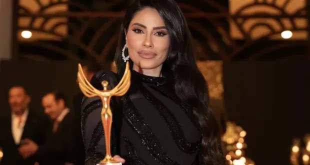 إلهام علي تتألق بالأسود وتحصد جائزة أفضل ممثلة سعودية في مهرجان الفضائيات العربية