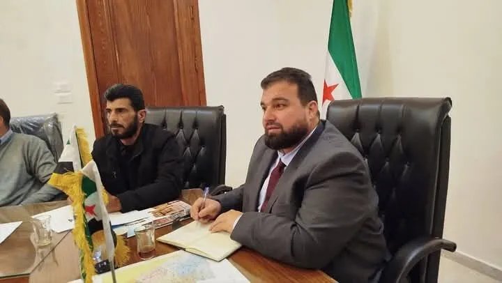 محافظ السويداء يربط استلام الرواتب بالالتزام بالقانون ويكشف عن تأثير الفلتان الأمني على الامتحانات