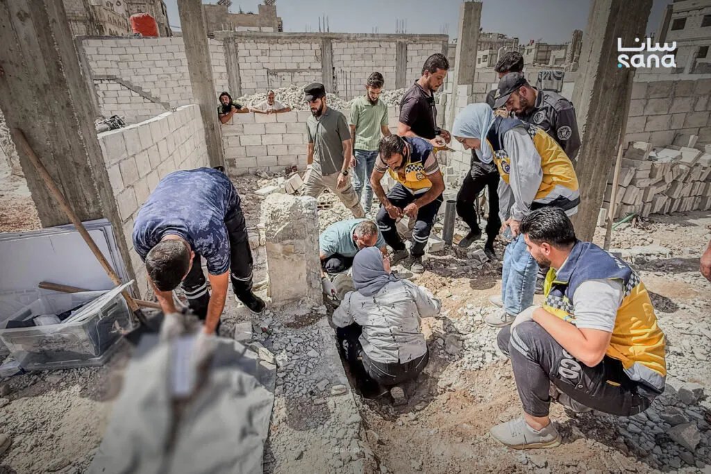 الدفاع المدني ينتشل رفاتاً مجهولة الهوية من حي كرم الزيتون في حمص