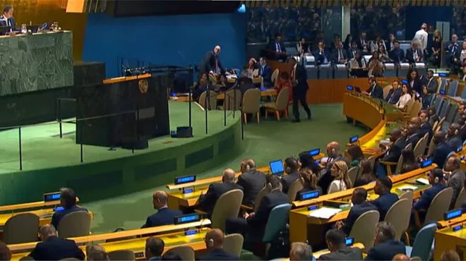 انطلاق الدورة الـ 80 للجمعية العامة للأمم المتحدة في نيويورك: غوتيريش يدعو إلى الالتزام بالقانون الدولي