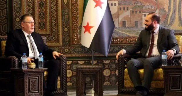 محافظ دمشق والأمم المتحدة يبحثان خطط التنمية وإعادة الإعمار في المدينة