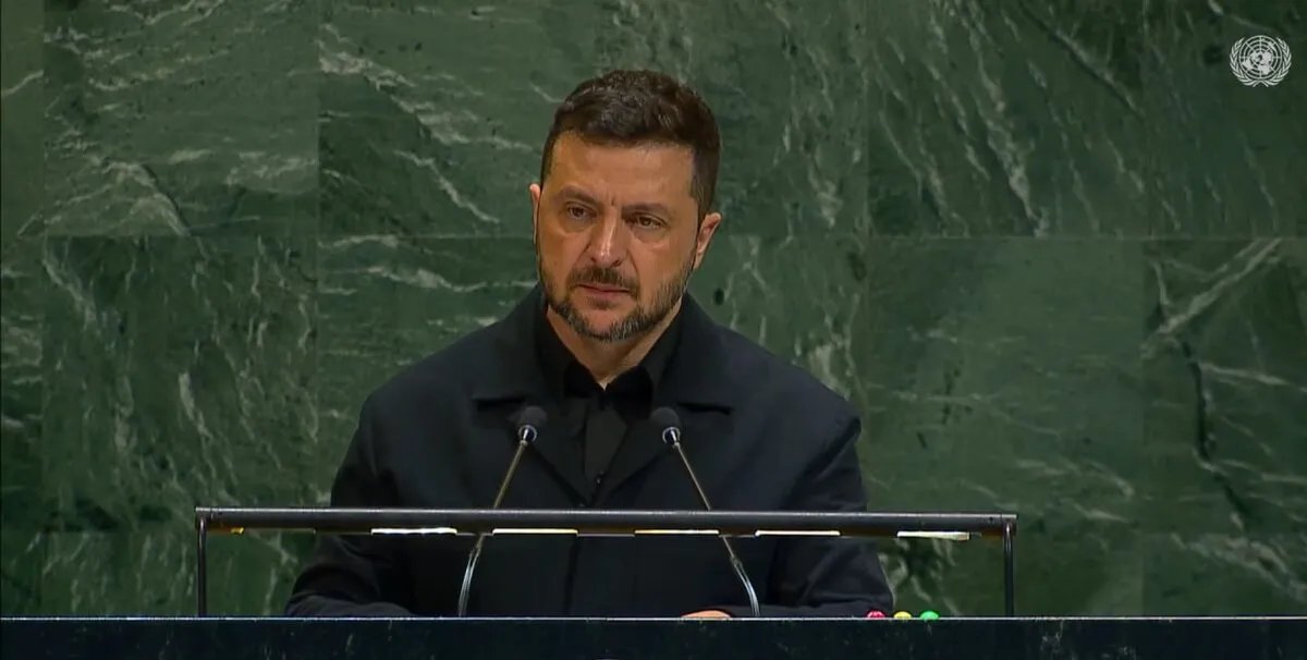 زيلينسكي يدعو المجتمع الدولي لرفع العقوبات عن سوريا وتقديم المزيد من الدعم