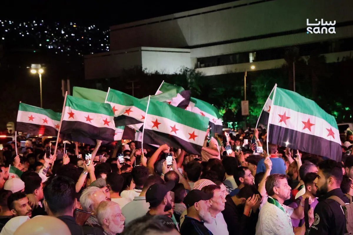 السوريون يتابعون كلمة الرئيس الشرع في الأمم المتحدة باهتمام من دمشق إلى دوما