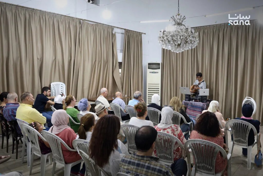 ليلة دمشقية ساحرة: يمان عتال يبهر الجمهور بموسيقاه المبتكرة في النادي العربي