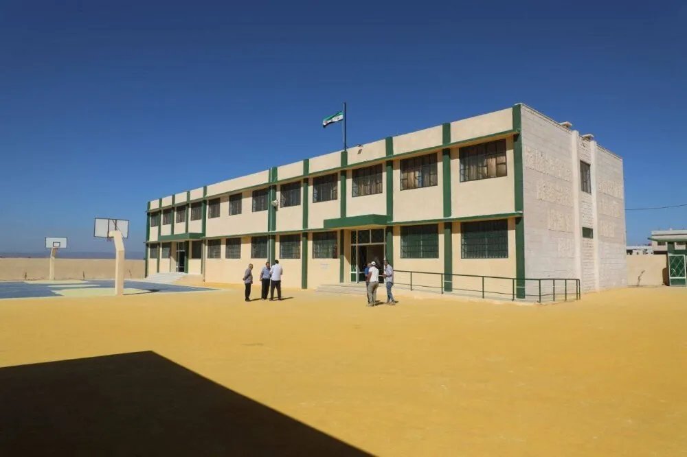 حمص: جدل واسع حول قرار فصل الطلاب والطالبات في المدارس الابتدائية وتراجع عنه