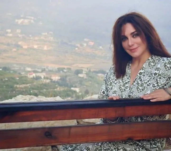 جدل في الأوساط الفنية بعد فصل سلاف فواخرجي من نقابة الفنانين السوريين: هل تكميم الأفواه مستمر؟