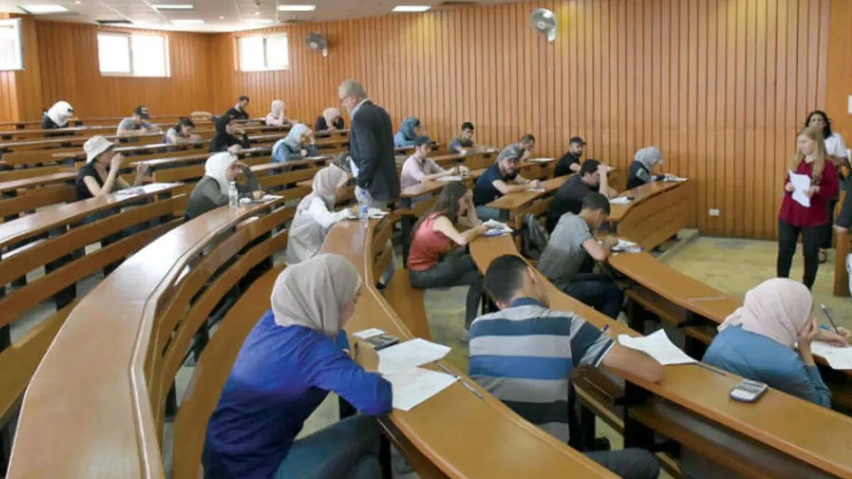 دليل شامل للتقديم إلى الجامعات السورية 2025-2026: المعدلات، الفئات، وإجراءات التسجيل