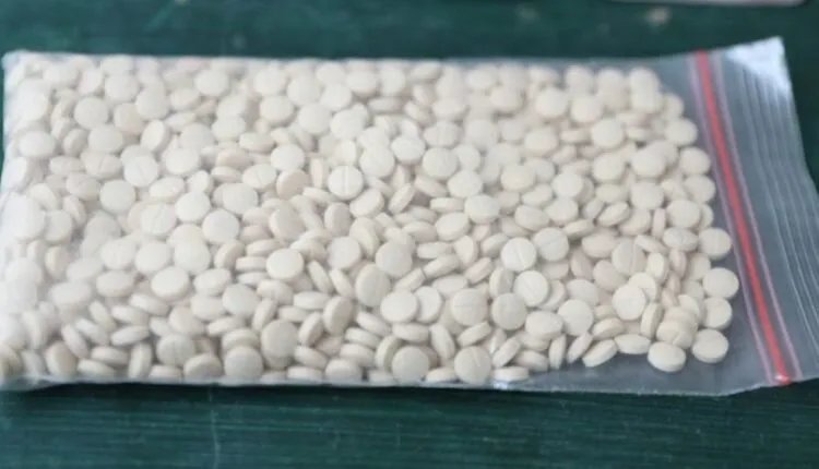 الجيش السوري يحبط محاولة تهريب مخدرات على الحدود مع لبنان ويلاحق المتورطين