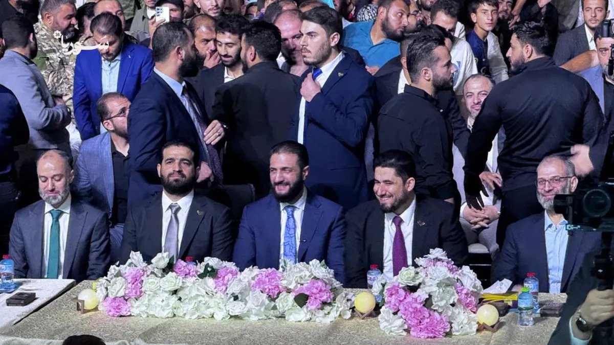 الرئيس الشرع من إدلب: سوريا تستعيد دورها الدولي وترفض مشاريع التقسيم