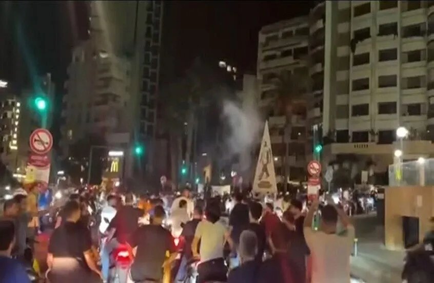 بعد تصريحات أثارت جدلاً.. مروان حمادة يوضح موقفه وتحركات غاضبة تهز بيروت