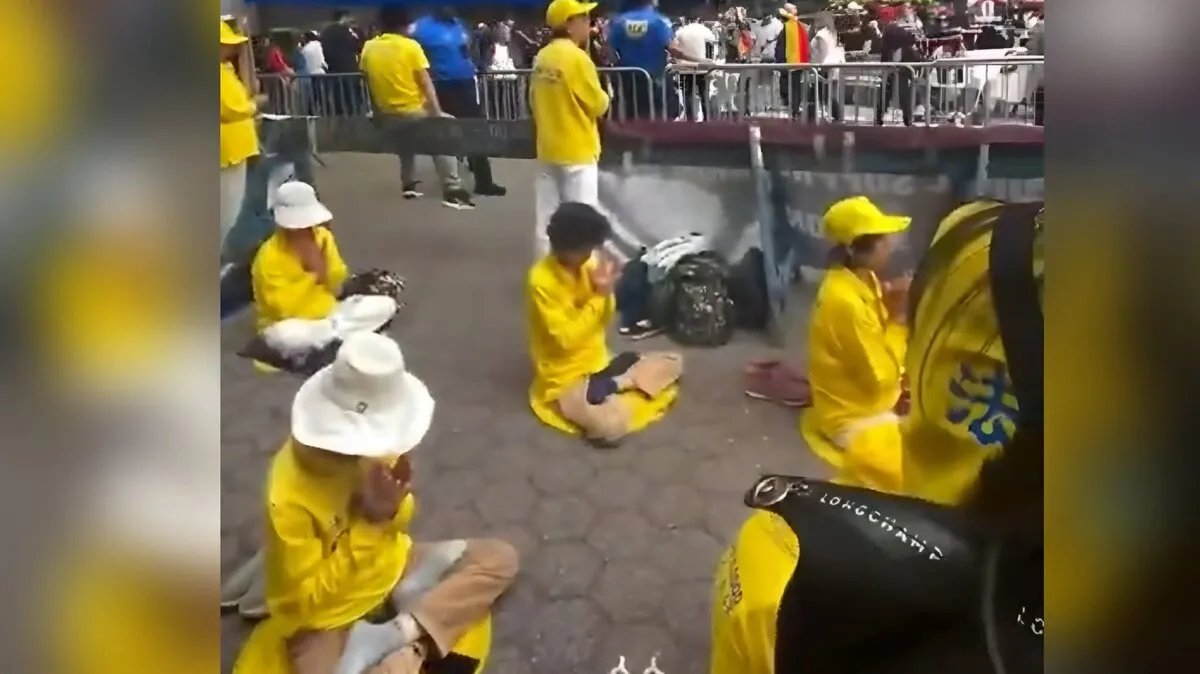 في نيويورك: اليوغا الصينية تحاول تهدئة الخلافات بين السوريين وسط تبادل للشتائم