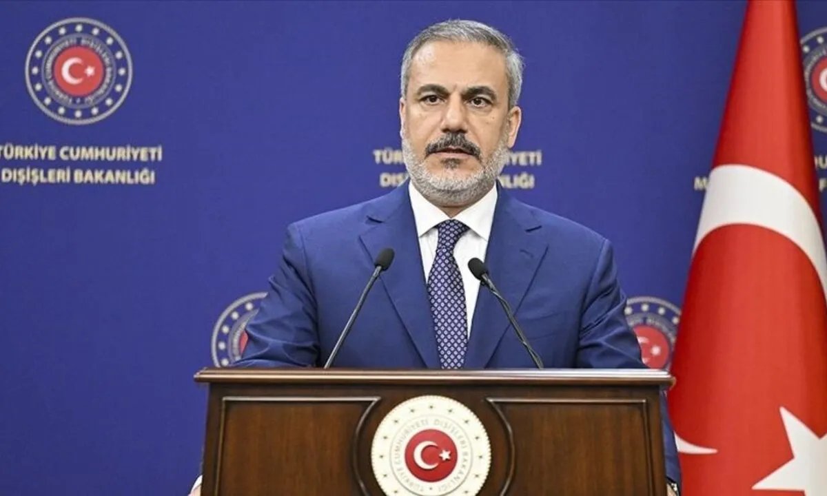 وزير الخارجية التركي يدعو وحدات حماية الشعب إلى حل نفسها والانضمام للجيش السوري: هل تنجح جهود دمج قسد في المؤسسات السورية؟