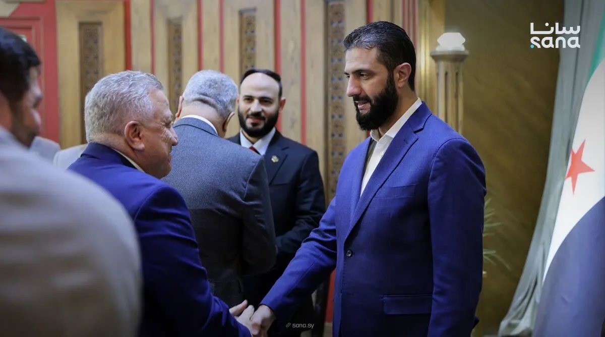 الرئيس الشرع يستمع إلى مطالب الصناعيين والتجار في حلب ويناقش حلولاً لتطوير الصناعة