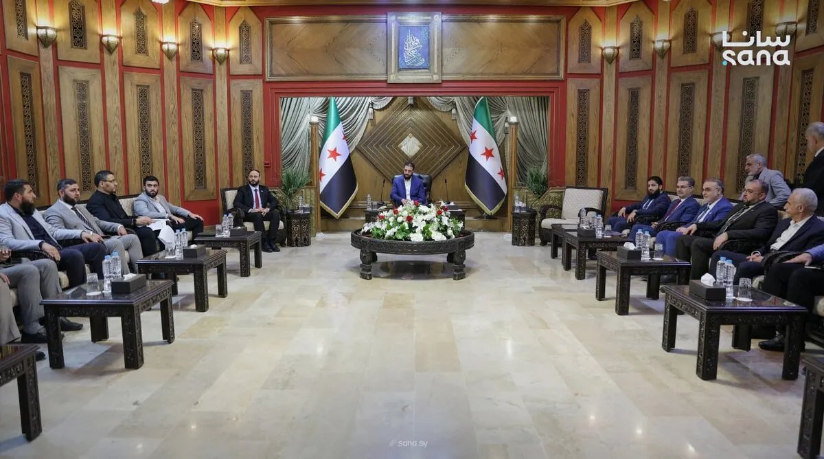 الرئيس الشرع يناقش أوضاع حلب مع مديري الأوقاف والصحة والشؤون الاجتماعية