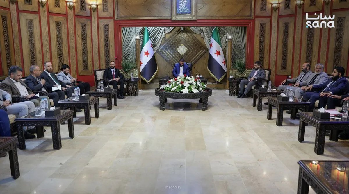 الرئيس الشرع يتفقد قطاعي المياه والكهرباء في حلب ويستمع إلى مطالب العاملين