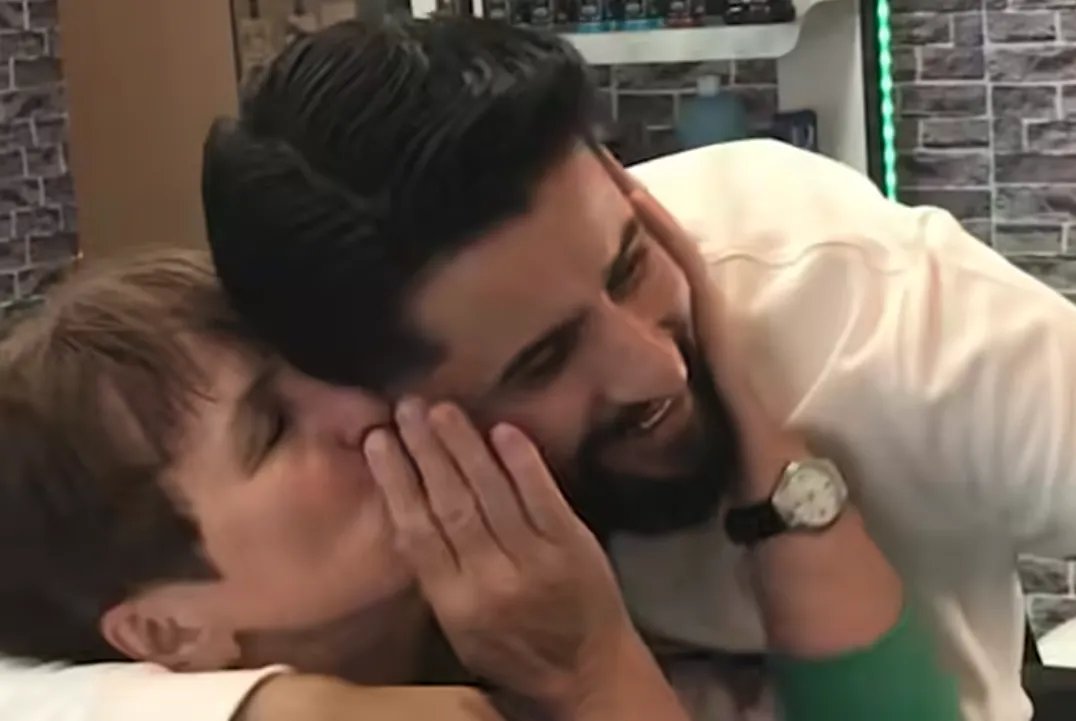 قصة ملهمة في ألمانيا: لاجئ يتحول إلى رائد عمل إنساني مؤثر