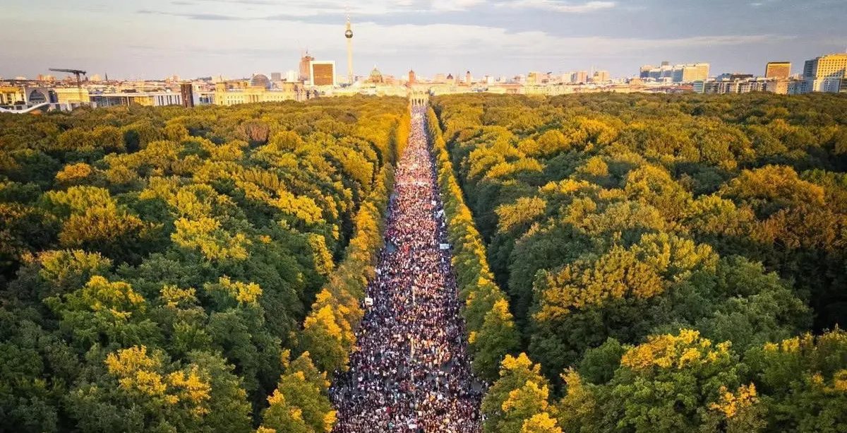 برلين: مظاهرة ضخمة حاشدة نصرة لغزة تجذب عشرات الآلاف