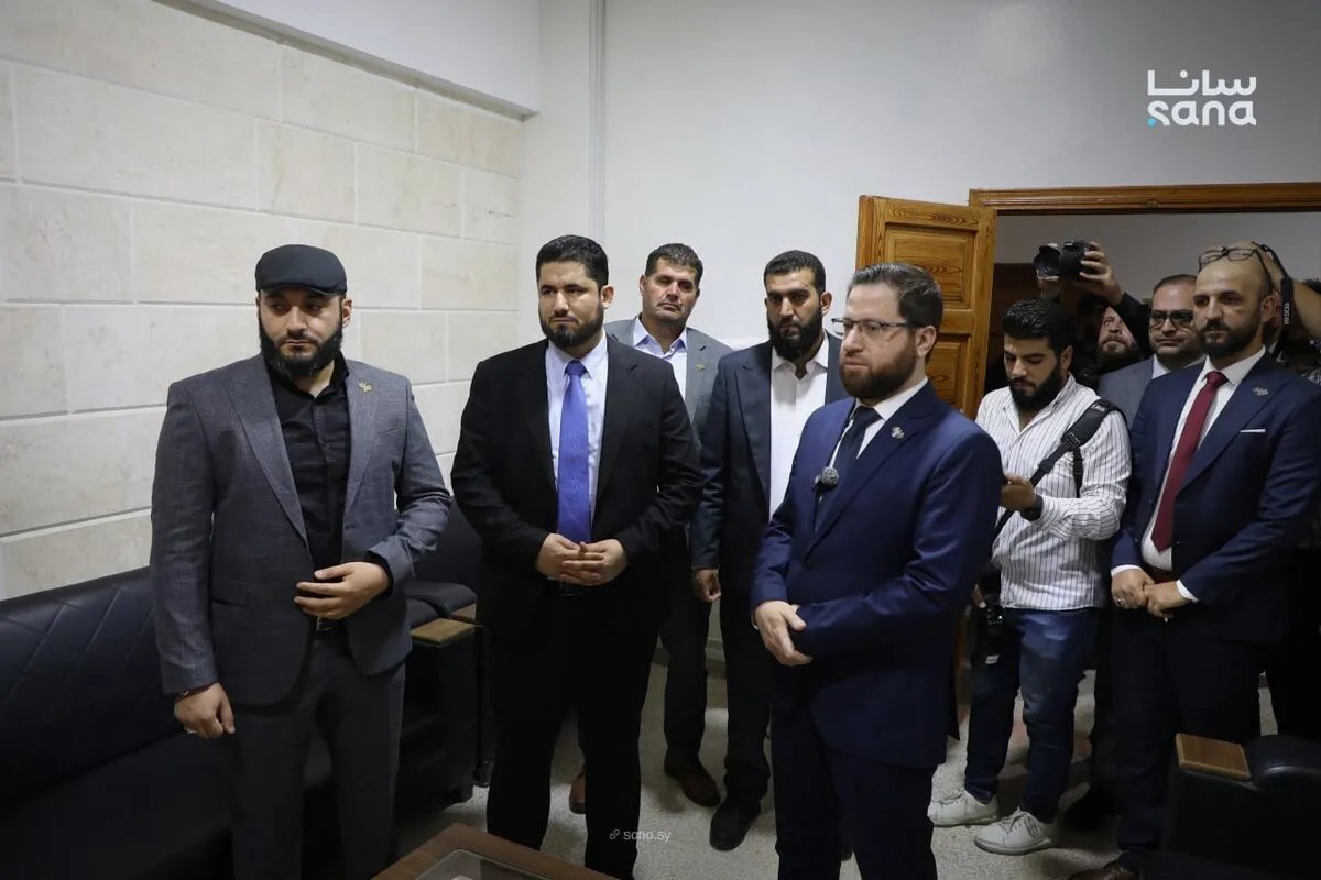 الوزير السكاف يفتتح مديرية التنمية الإدارية ومركز تنمية الموارد البشرية في إدلب: خطوة نحو التحول المؤسسي