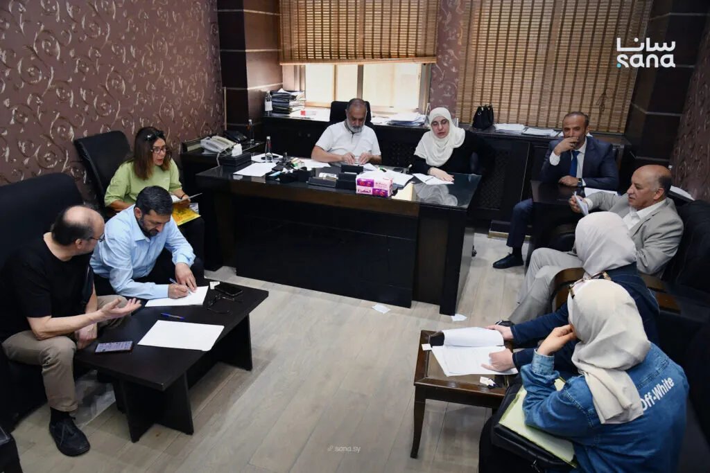 إقبال واسع على الترشح لانتخابات مجلس الشعب في دمشق: خطوة أولى نحو برلمان ما بعد التحرير