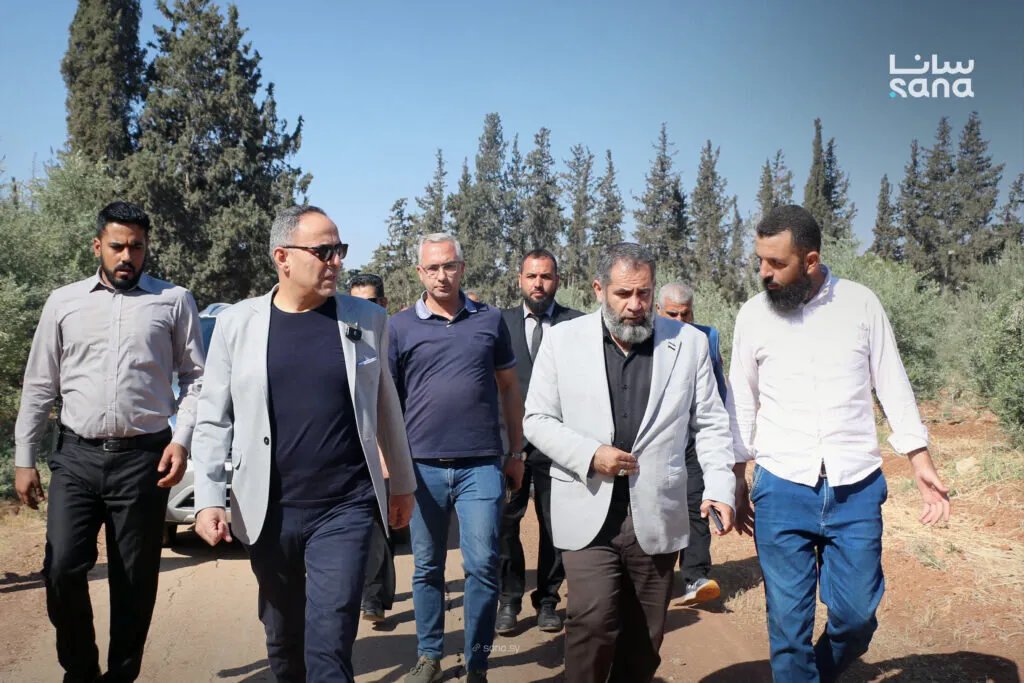 وزير الزراعة ومحافظ حماة يتفقدان منشآت زراعية ويدعمان المزارعين في مصياف والغاب