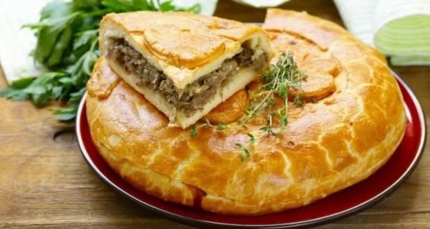 طريقة عمل فطيرة تركية شهية بحشوة اللحم: وصفة سهلة ومذاق لا يقاوم