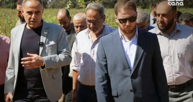 وزير الزراعة ومحافظ حماة يتفقدان منشآت زراعية ويدعمان المزارعين في مصياف والغاب