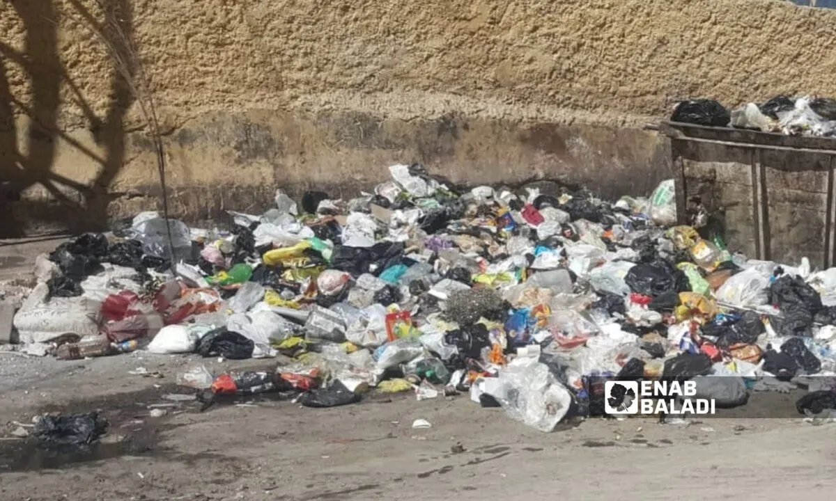 أزمة النفايات تتفاقم في أحياء حلب الشرقية: معاناة مستمرة رغم الحملات المتكررة