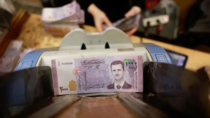 تقرير يكشف: كيف يعرقل رجال أعمال مرتبطون بالنظام السوري تعافي القطاع المصرفي